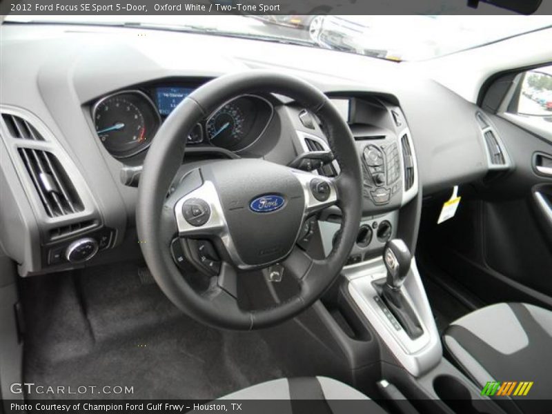 Oxford White / Two-Tone Sport 2012 Ford Focus SE Sport 5-Door