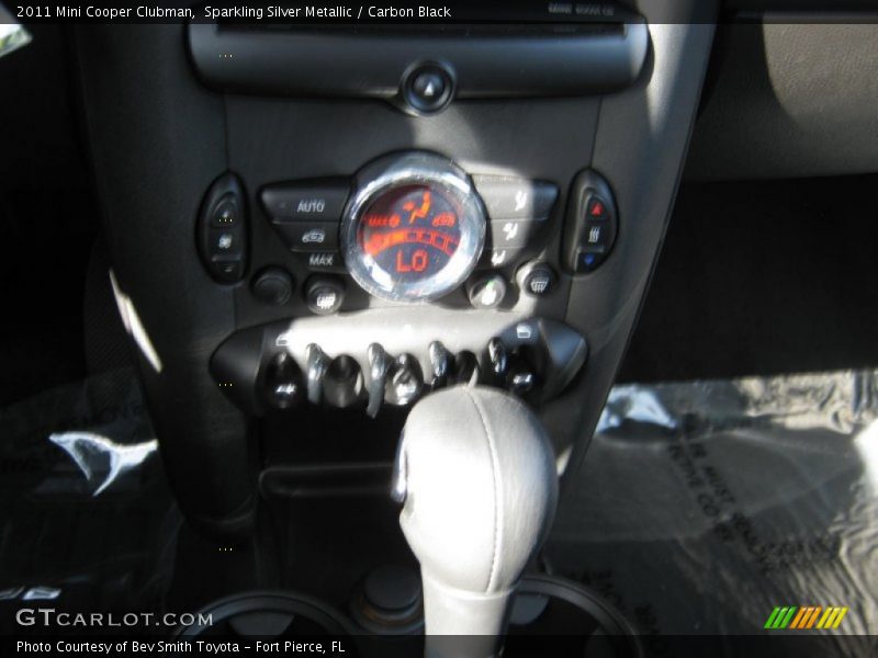 Sparkling Silver Metallic / Carbon Black 2011 Mini Cooper Clubman