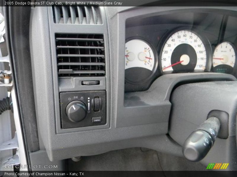 Bright White / Medium Slate Gray 2005 Dodge Dakota ST Club Cab