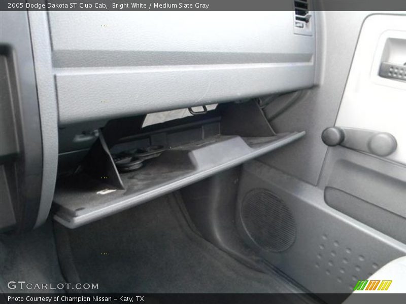Bright White / Medium Slate Gray 2005 Dodge Dakota ST Club Cab
