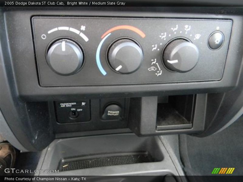 Bright White / Medium Slate Gray 2005 Dodge Dakota ST Club Cab