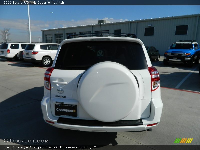 Super White / Ash 2011 Toyota RAV4 I4