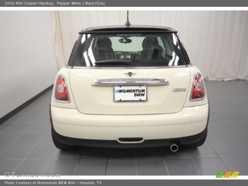 Pepper White / Black/Grey 2009 Mini Cooper Hardtop
