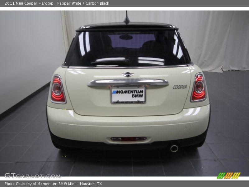 Pepper White / Carbon Black 2011 Mini Cooper Hardtop
