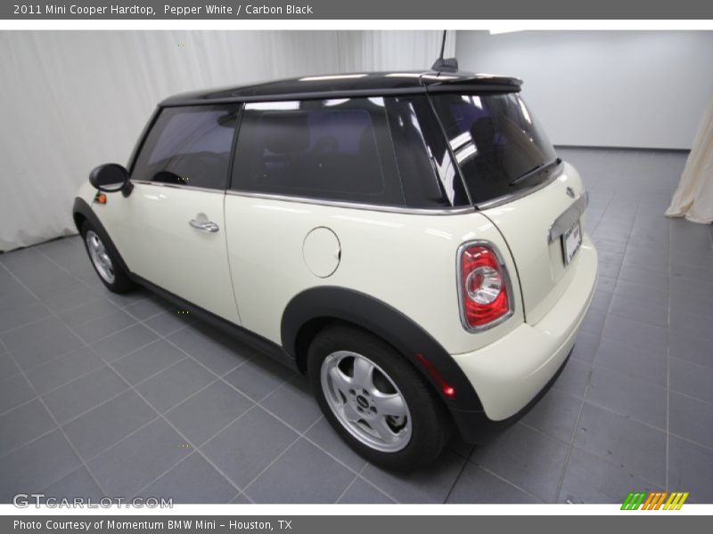 Pepper White / Carbon Black 2011 Mini Cooper Hardtop