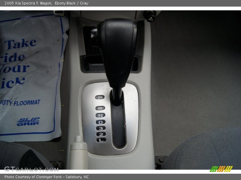 Ebony Black / Gray 2005 Kia Spectra 5 Wagon