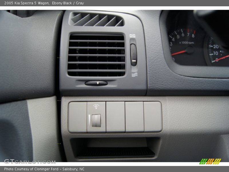Ebony Black / Gray 2005 Kia Spectra 5 Wagon