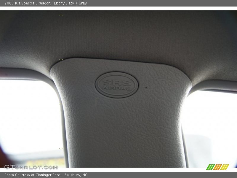 Ebony Black / Gray 2005 Kia Spectra 5 Wagon
