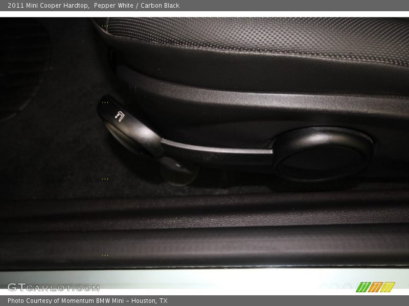Pepper White / Carbon Black 2011 Mini Cooper Hardtop