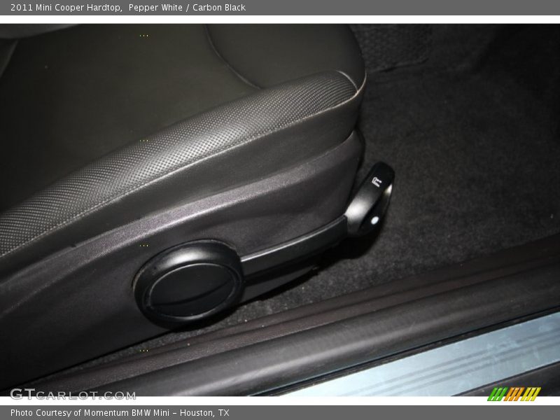 Pepper White / Carbon Black 2011 Mini Cooper Hardtop