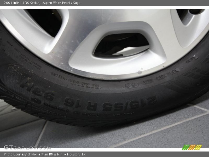 Aspen White Pearl / Sage 2001 Infiniti I 30 Sedan