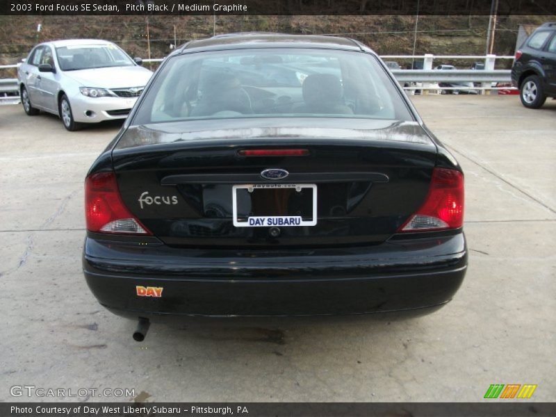 Pitch Black / Medium Graphite 2003 Ford Focus SE Sedan