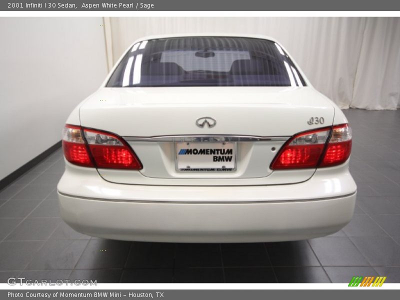 Aspen White Pearl / Sage 2001 Infiniti I 30 Sedan