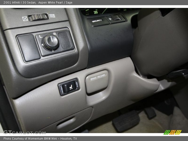 Aspen White Pearl / Sage 2001 Infiniti I 30 Sedan