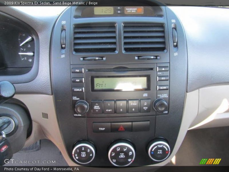 Sand Beige Metallic / Beige 2009 Kia Spectra EX Sedan