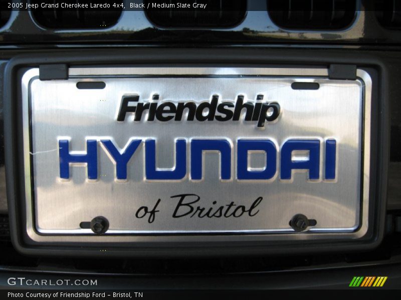Black / Medium Slate Gray 2005 Jeep Grand Cherokee Laredo 4x4