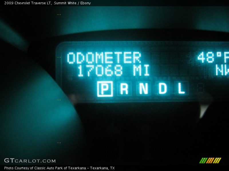 Summit White / Ebony 2009 Chevrolet Traverse LT