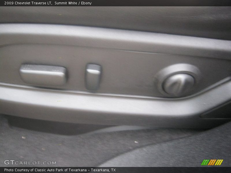 Summit White / Ebony 2009 Chevrolet Traverse LT