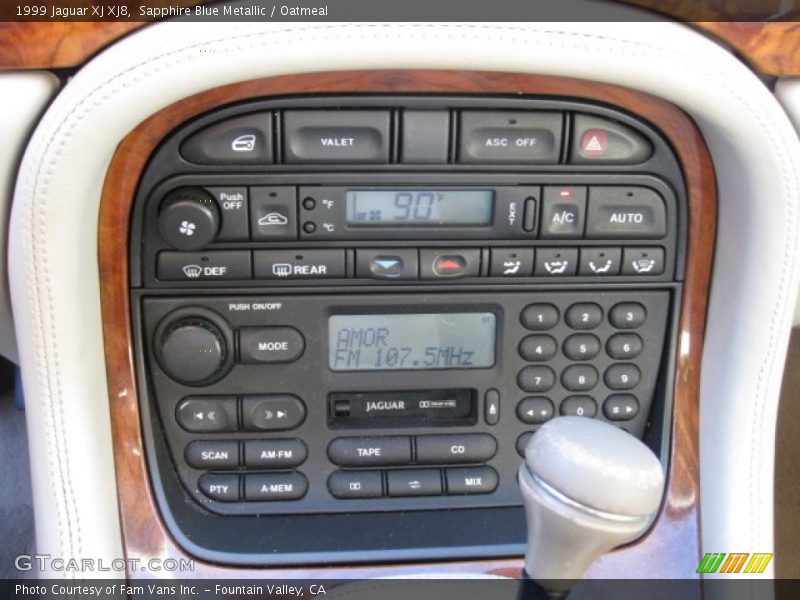 Controls of 1999 XJ XJ8