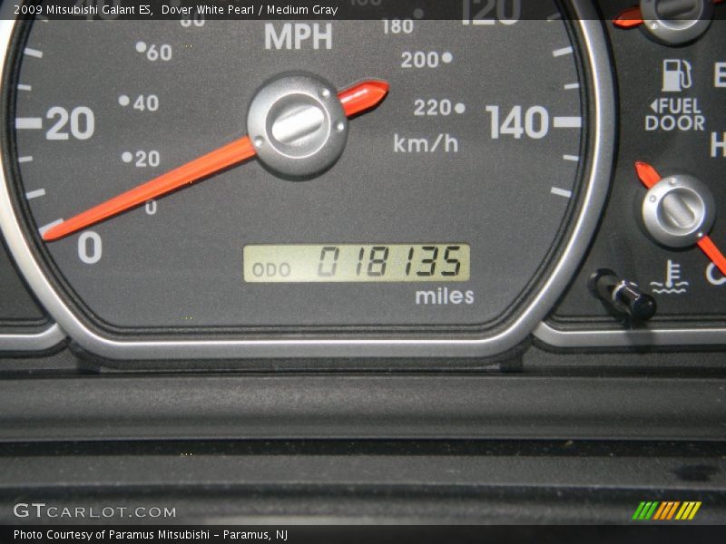 Dover White Pearl / Medium Gray 2009 Mitsubishi Galant ES