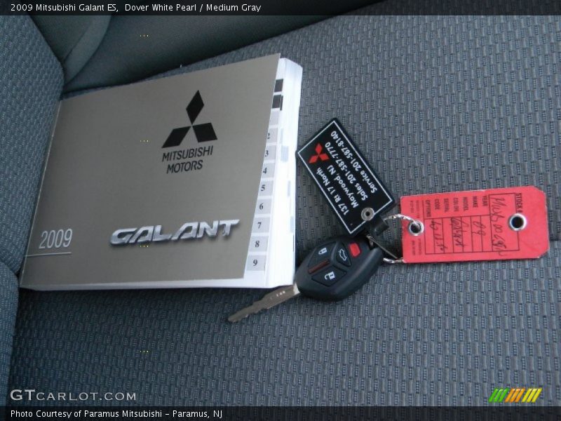 Dover White Pearl / Medium Gray 2009 Mitsubishi Galant ES