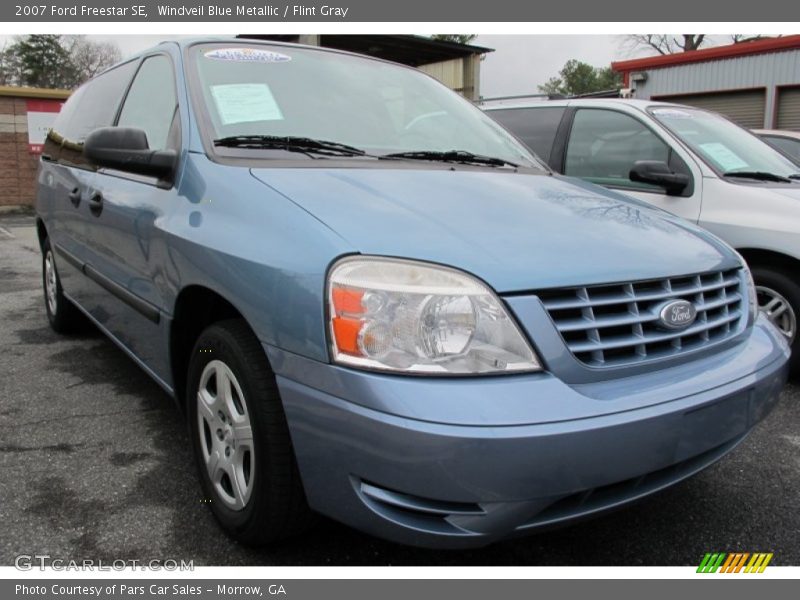 Front 3/4 View of 2007 Freestar SE