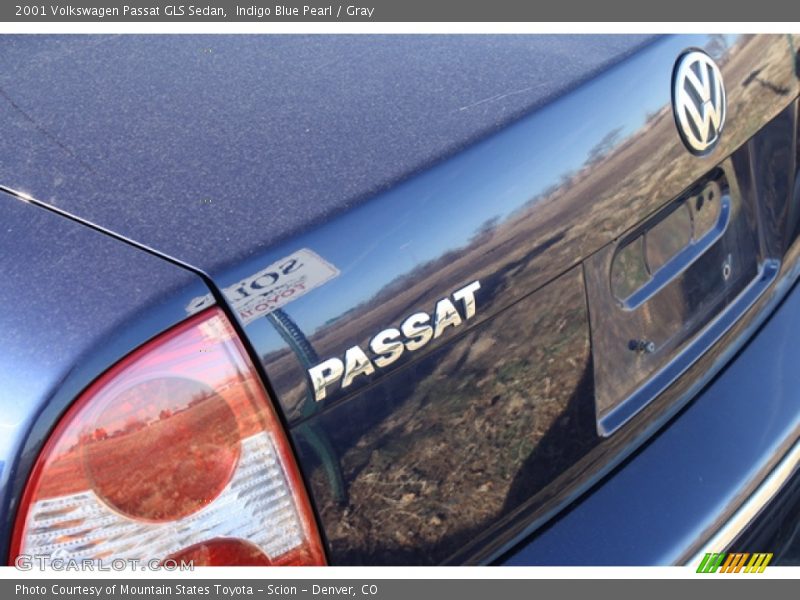 Indigo Blue Pearl / Gray 2001 Volkswagen Passat GLS Sedan