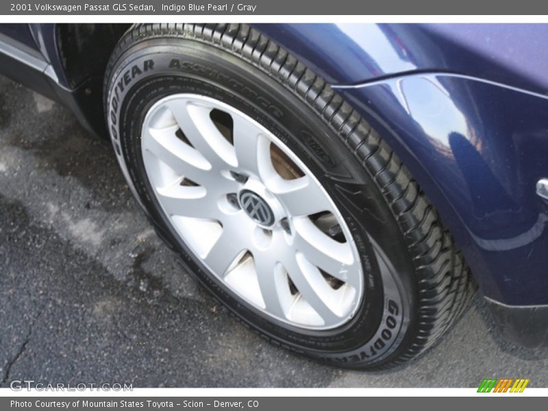 Indigo Blue Pearl / Gray 2001 Volkswagen Passat GLS Sedan