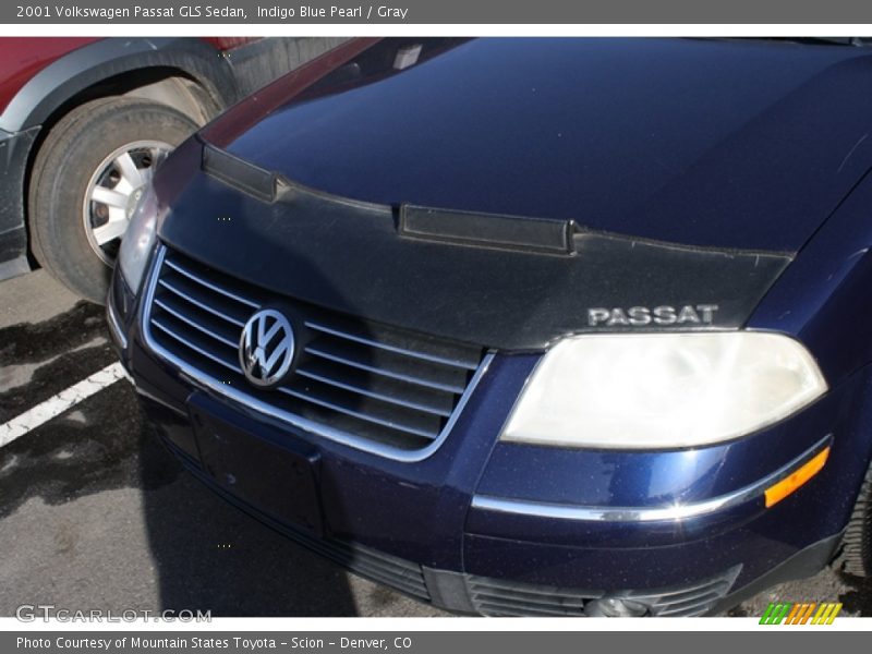 Indigo Blue Pearl / Gray 2001 Volkswagen Passat GLS Sedan