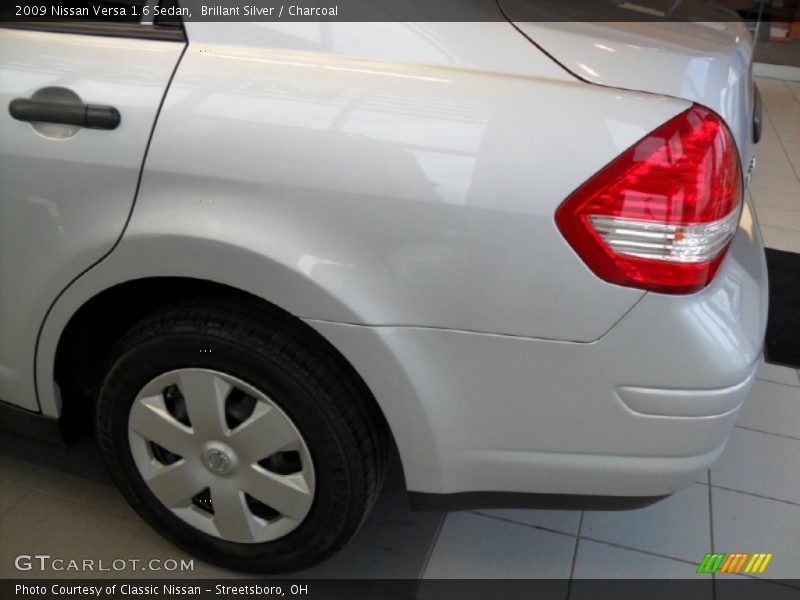 Brillant Silver / Charcoal 2009 Nissan Versa 1.6 Sedan