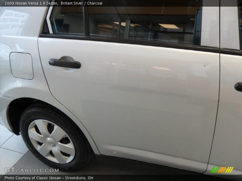 Brillant Silver / Charcoal 2009 Nissan Versa 1.6 Sedan