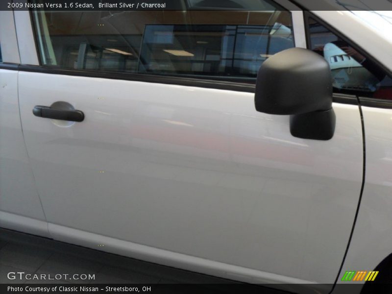 Brillant Silver / Charcoal 2009 Nissan Versa 1.6 Sedan