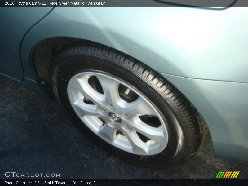 Aloe Green Metallic / Ash Gray 2010 Toyota Camry LE