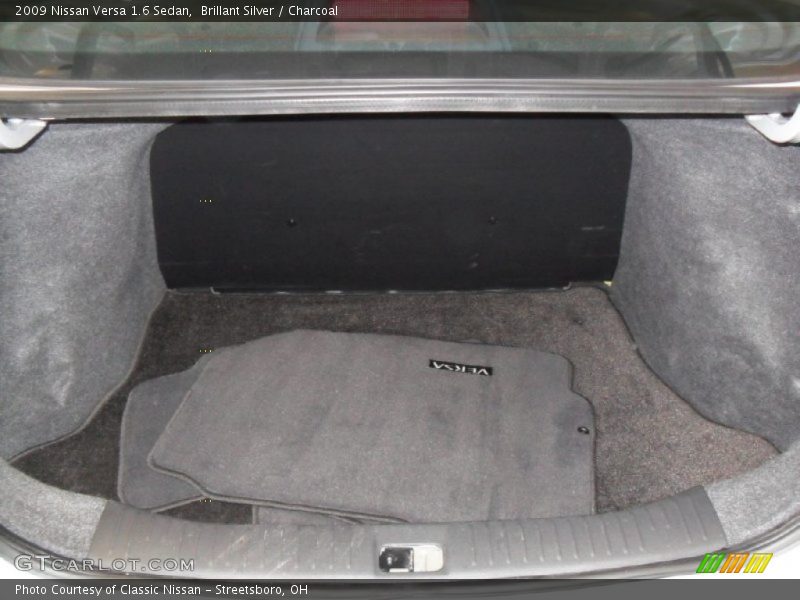 Brillant Silver / Charcoal 2009 Nissan Versa 1.6 Sedan