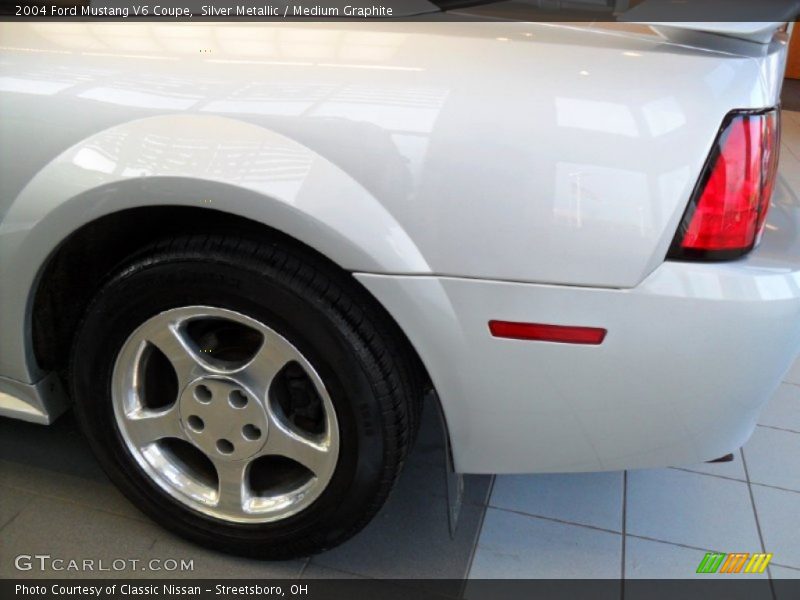 Silver Metallic / Medium Graphite 2004 Ford Mustang V6 Coupe