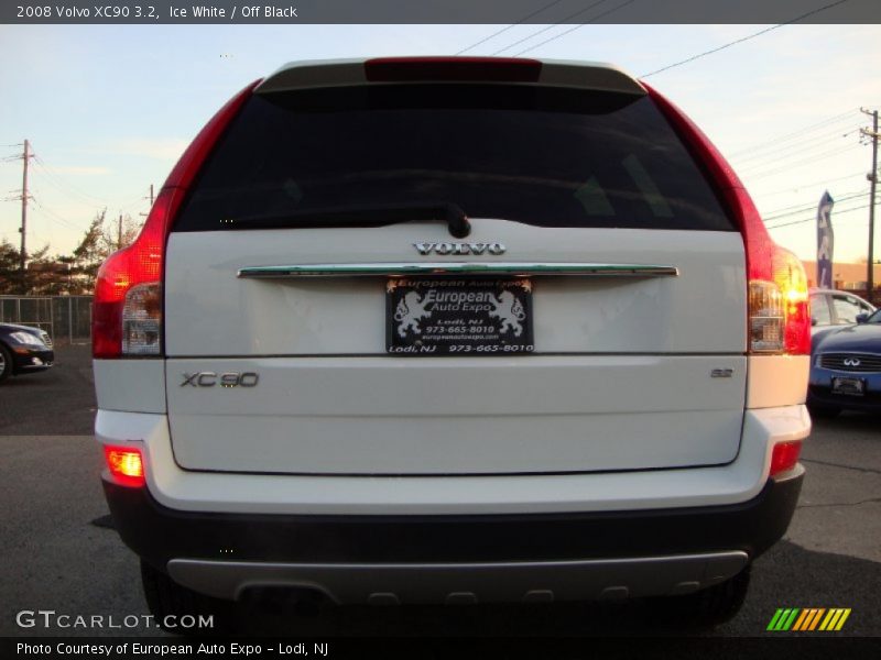 Ice White / Off Black 2008 Volvo XC90 3.2