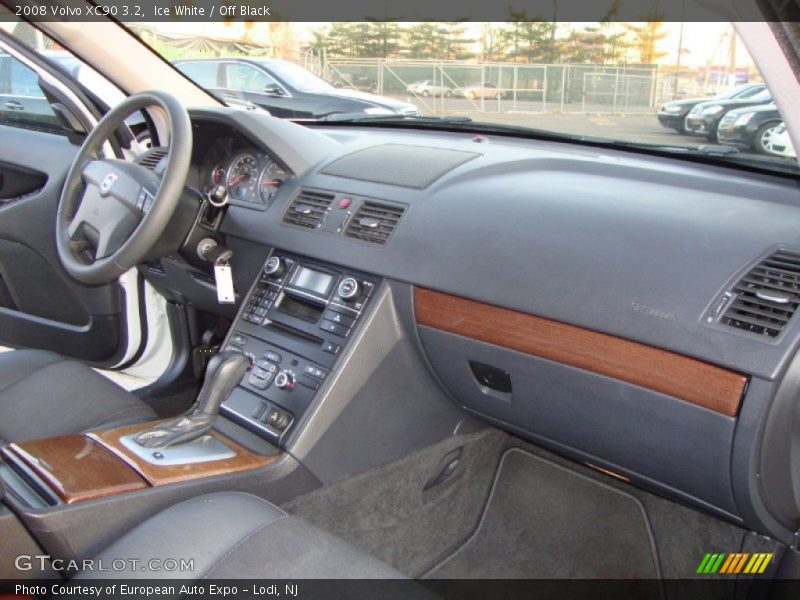 Dashboard of 2008 XC90 3.2