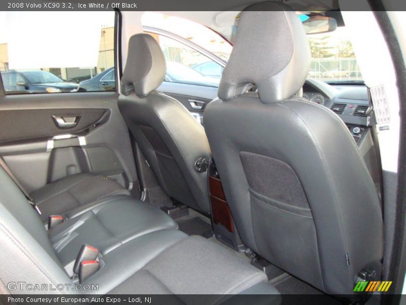 Ice White / Off Black 2008 Volvo XC90 3.2