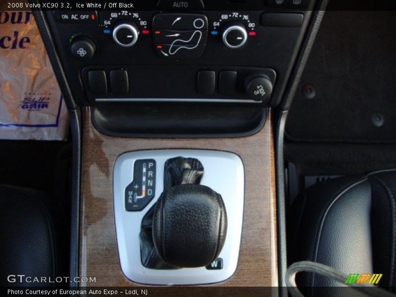 Ice White / Off Black 2008 Volvo XC90 3.2
