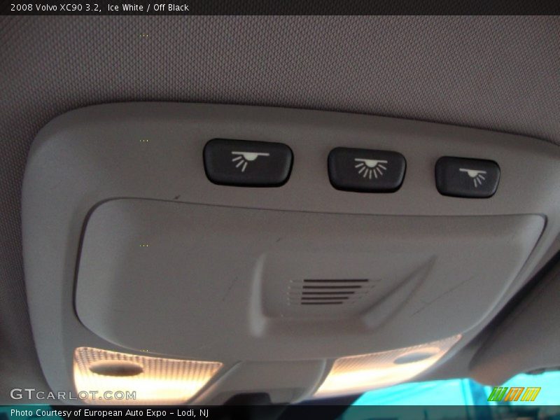 Ice White / Off Black 2008 Volvo XC90 3.2