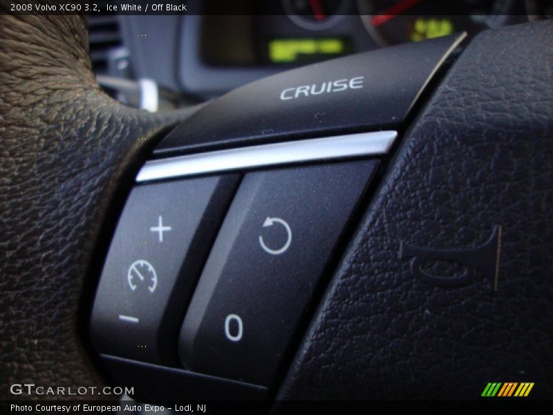 Ice White / Off Black 2008 Volvo XC90 3.2