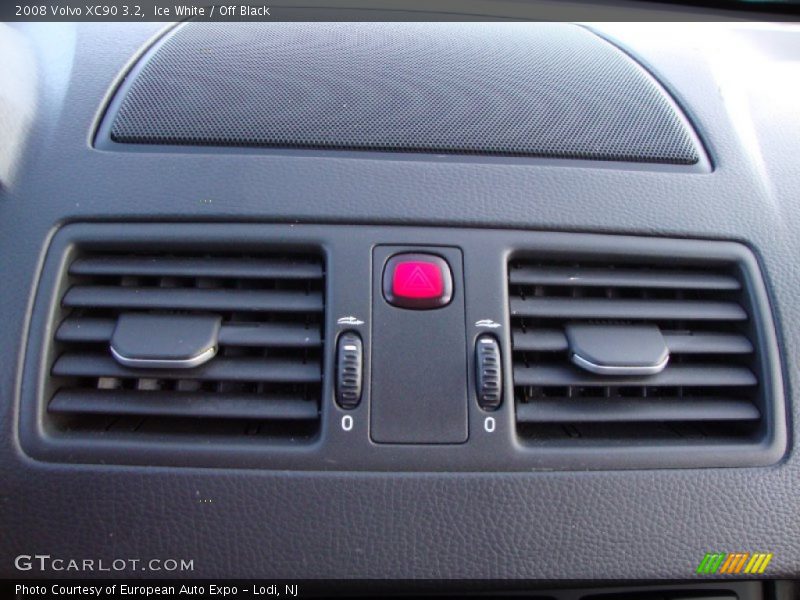 Ice White / Off Black 2008 Volvo XC90 3.2