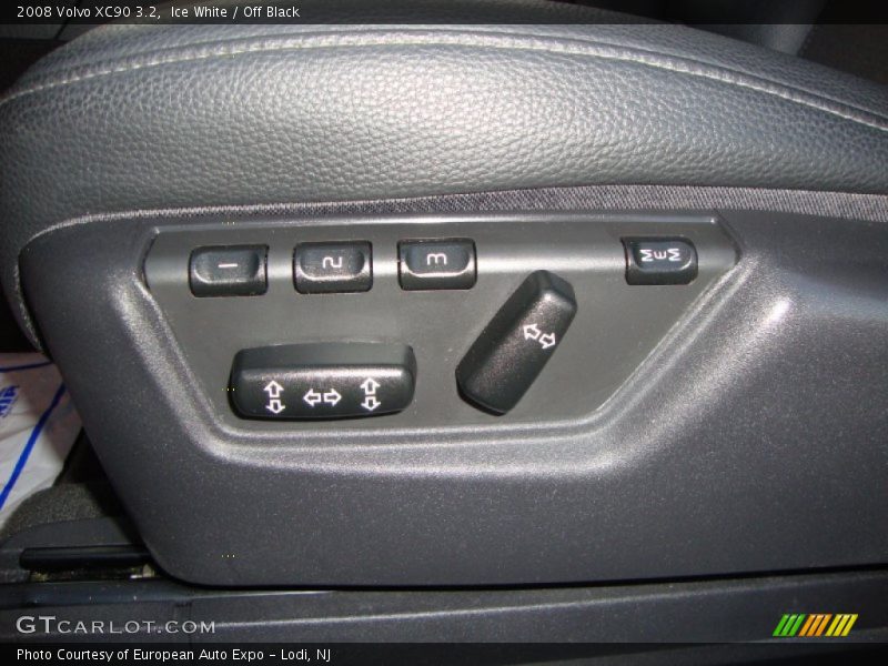 Ice White / Off Black 2008 Volvo XC90 3.2