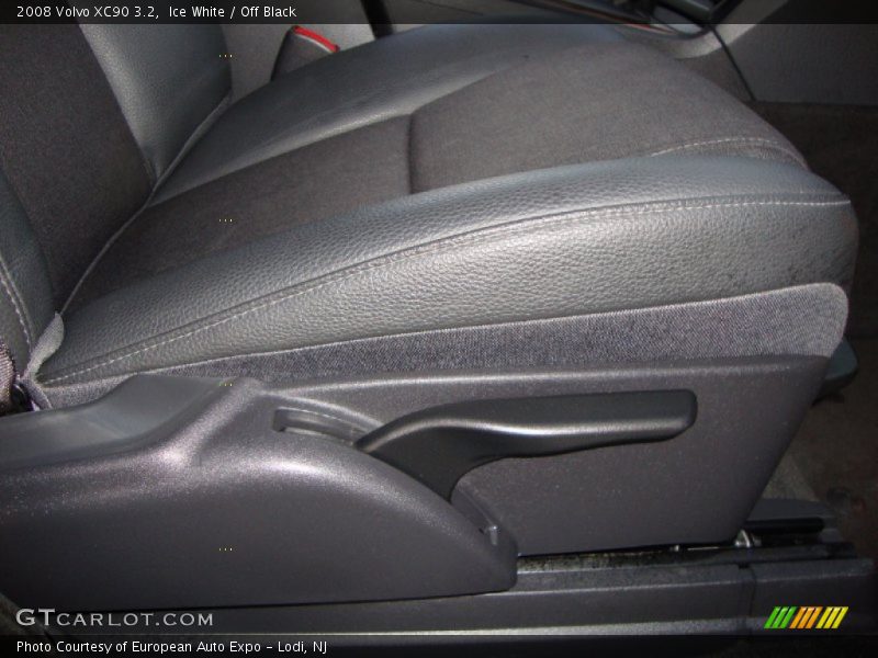 Ice White / Off Black 2008 Volvo XC90 3.2