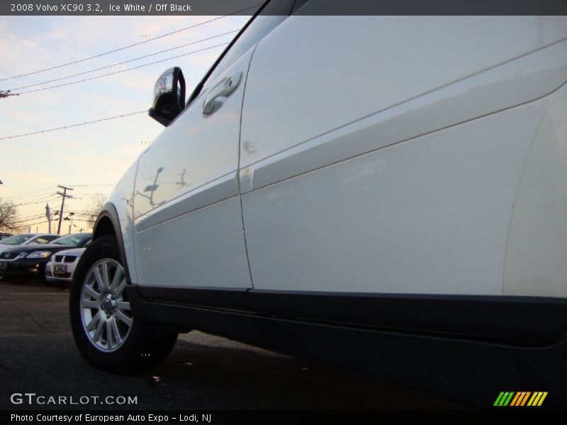 Ice White / Off Black 2008 Volvo XC90 3.2