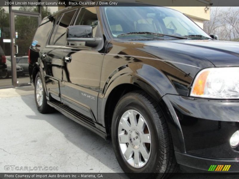 Black Clearcoat / Dove Grey 2004 Lincoln Navigator Luxury 4x4