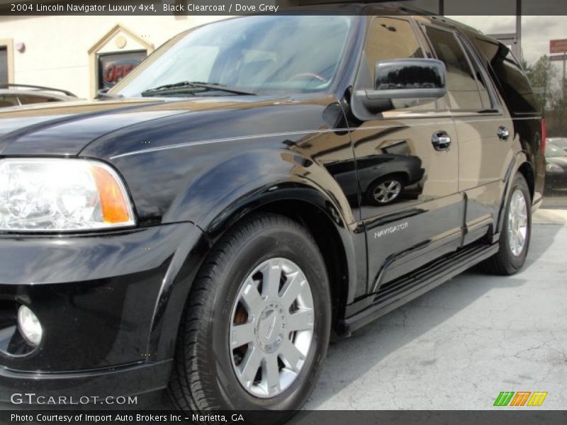 Black Clearcoat / Dove Grey 2004 Lincoln Navigator Luxury 4x4