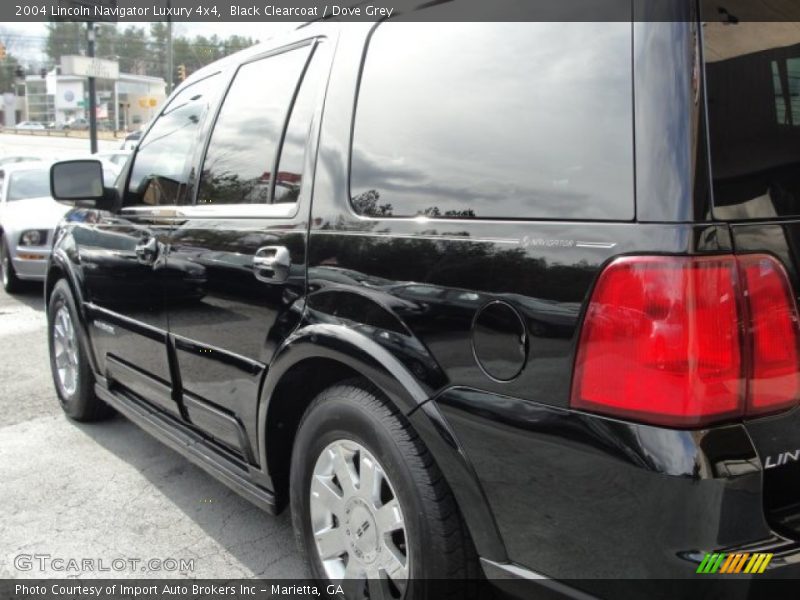 Black Clearcoat / Dove Grey 2004 Lincoln Navigator Luxury 4x4