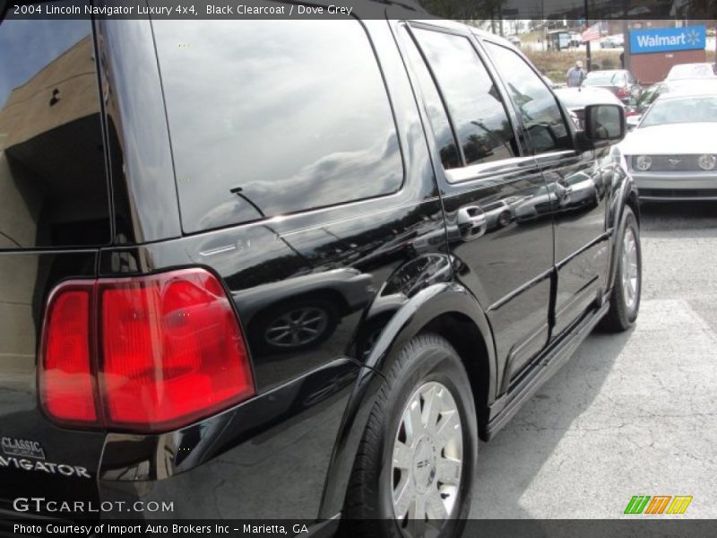 Black Clearcoat / Dove Grey 2004 Lincoln Navigator Luxury 4x4