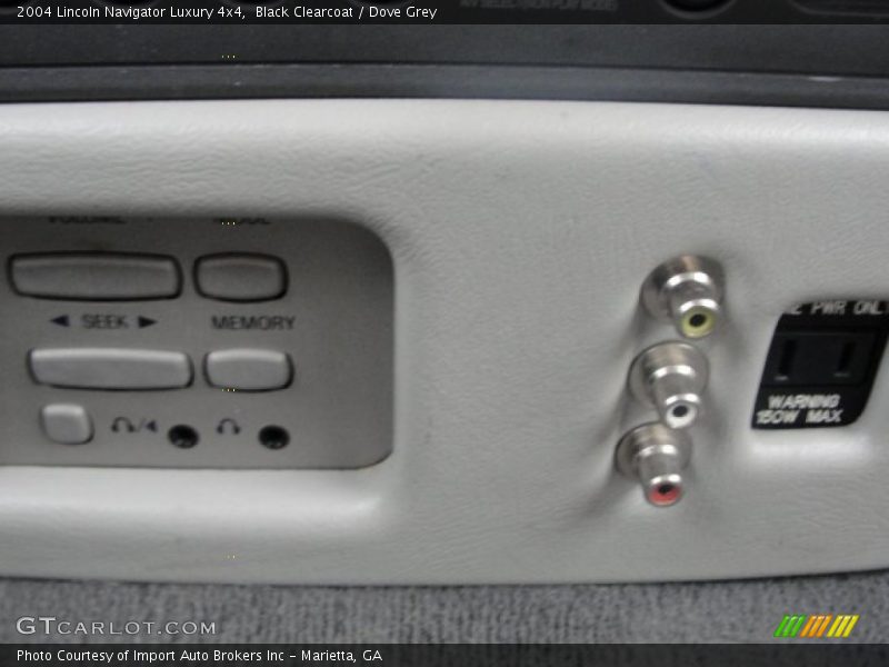 Black Clearcoat / Dove Grey 2004 Lincoln Navigator Luxury 4x4